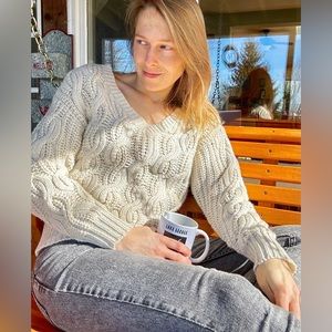 WHBM Chunky Cable Knit V-Neck Wool Blend Sweater size S White House Black Market